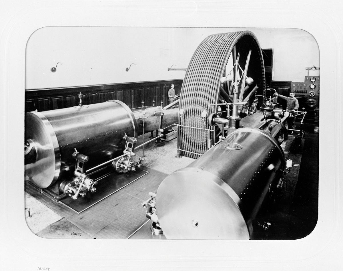 Salle de la machine à vapeur. Photographie de J. David, 1897 (AP Hacot et Colombier).