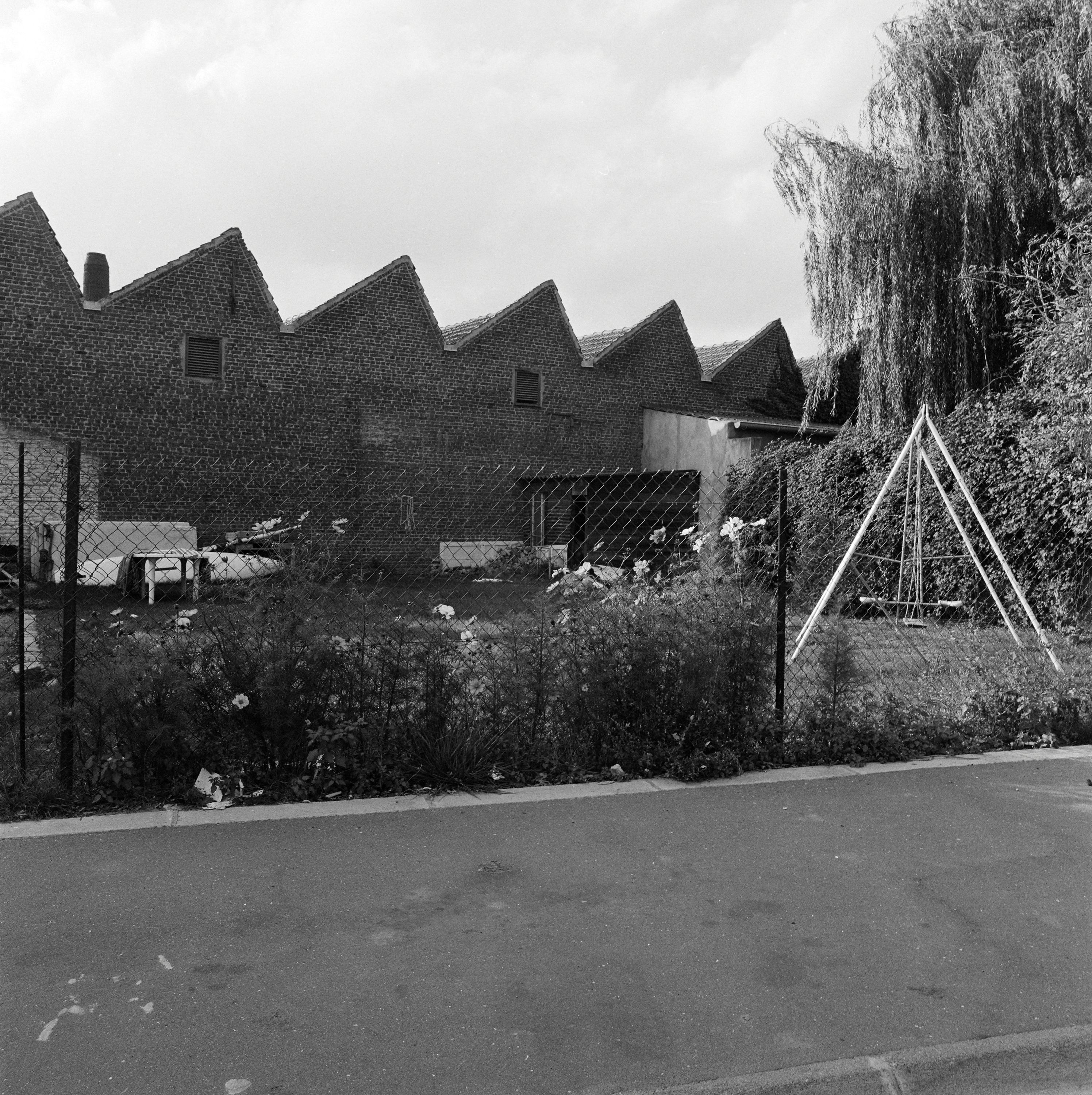Atelier de fabrication. Élévation sur jardin.