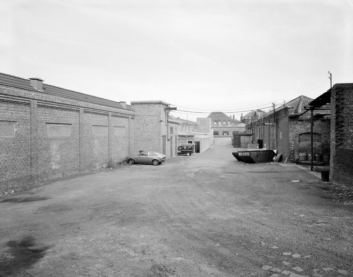 Atelier de fabrication, élévation sud. Vue prise vers l'est.