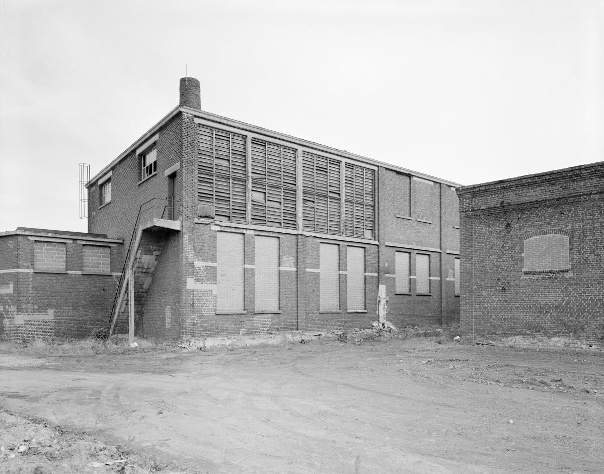 Magasin des toiles, atelier de fabrication, vers l'est.