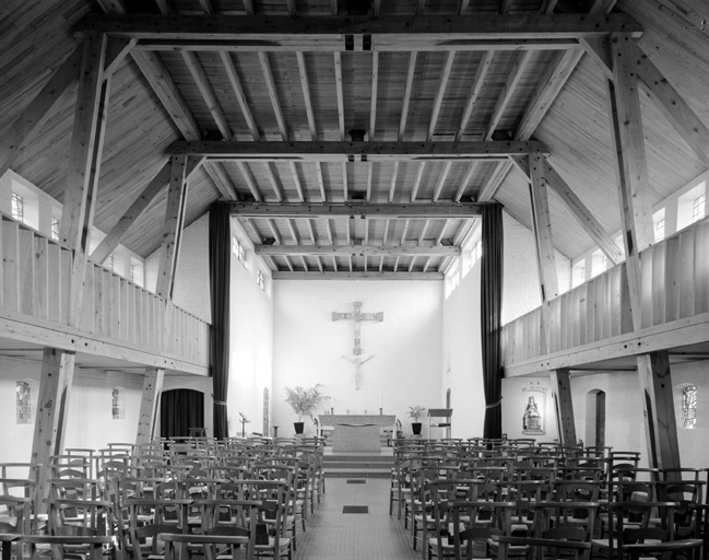 Vue intérieure vers le choeur.