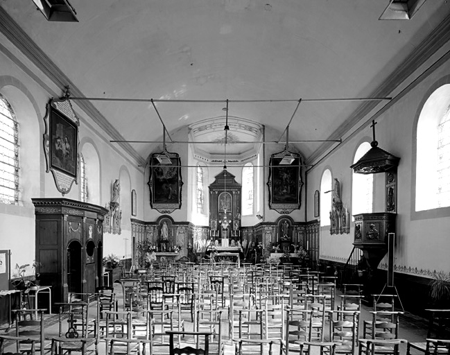 Vue intérieure vers le choeur.