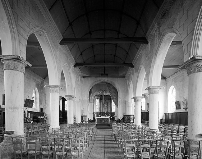 Vue intérieure vers le choeur.