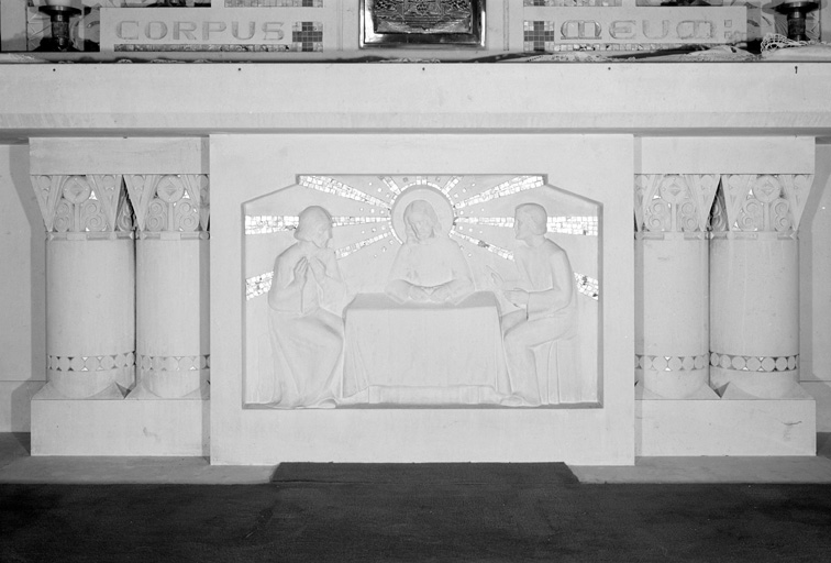 Détail de la table d'autel : bas-relief représentant l'Institution de l'Eucharistie.