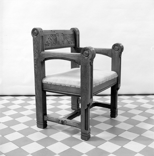 Fauteuil de célébrant, 2 chaises de célébrant