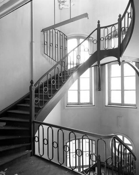 Bâtiment de la communauté religieuse, escalier, vue générale prise depuis un palier.