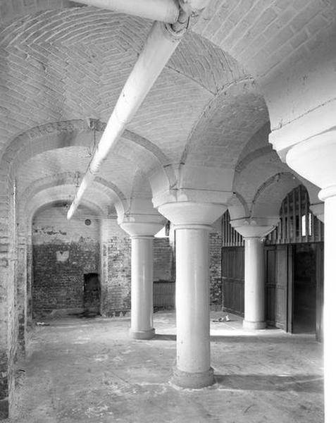 Bâtiment de la communauté religieuse, salle voûtée occupant l'étage de soubassement.