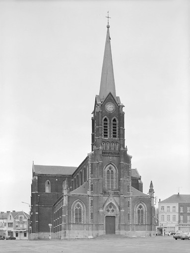 Vue frontale de l'église.