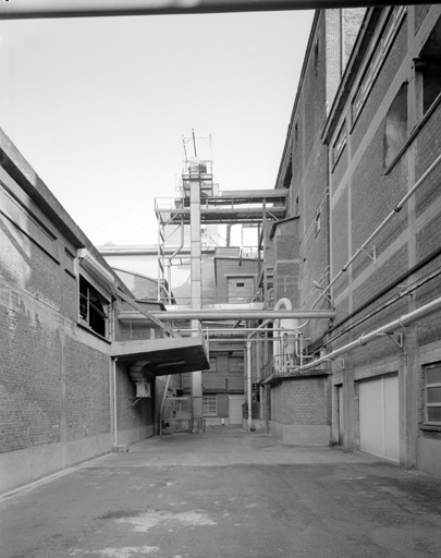 Atelier de fabrication, vue partielle vers l'ouest.