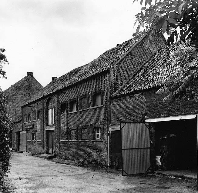 Atelier de fabrication, vue générale sur rue.