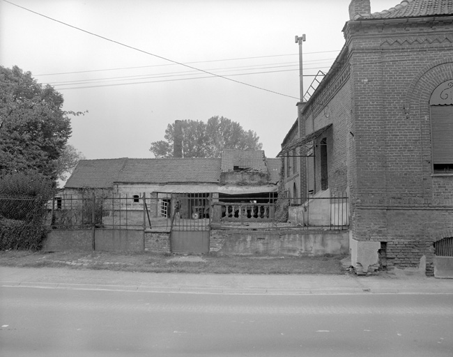 Vue générale sur rue.