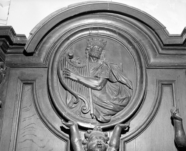 Ensemble adossé au mur nord du sanctuaire, détail : bas relief représentant le roi David jouant de la harpe.