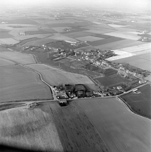 Vue aérienne prise du sud ouest.