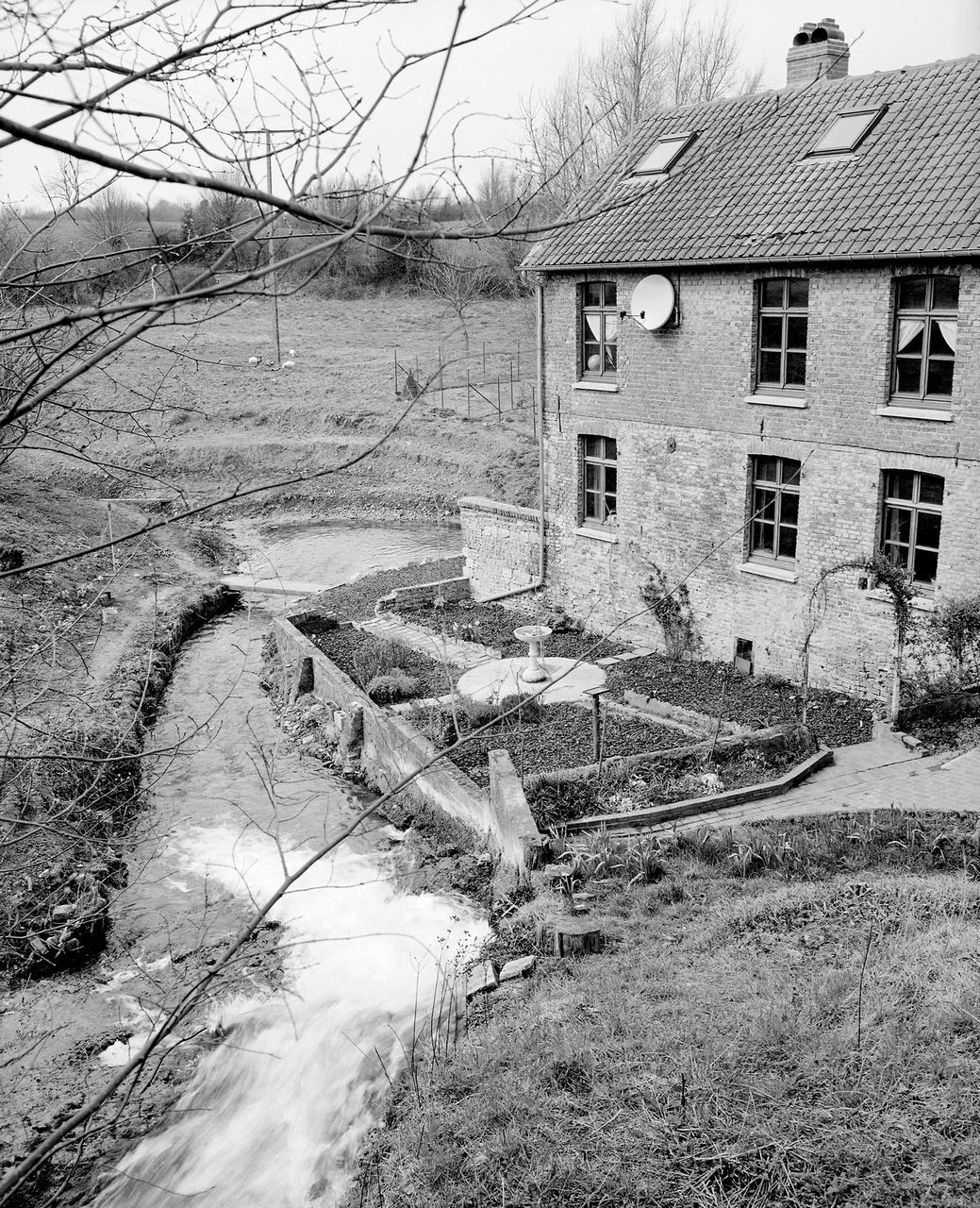 Élévation sud, chute et canal de décharge en 1993. 