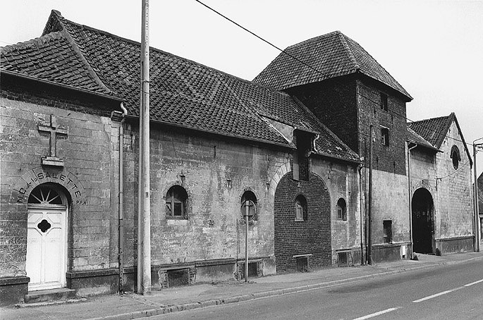 Vue générale sur rue.