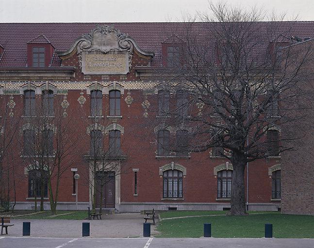 Vue partielle de la façade principale.