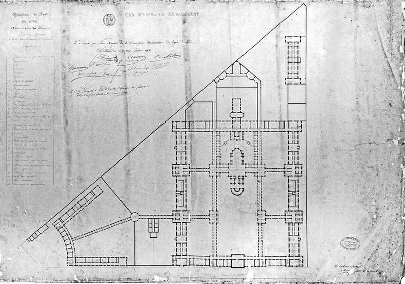 Projet définitif par l'architecte Auguste Mourcou, plan de distribution générale du niveau de soubassement de l'hôpital et de la maison de santé, daté du 20 janvier 1866.