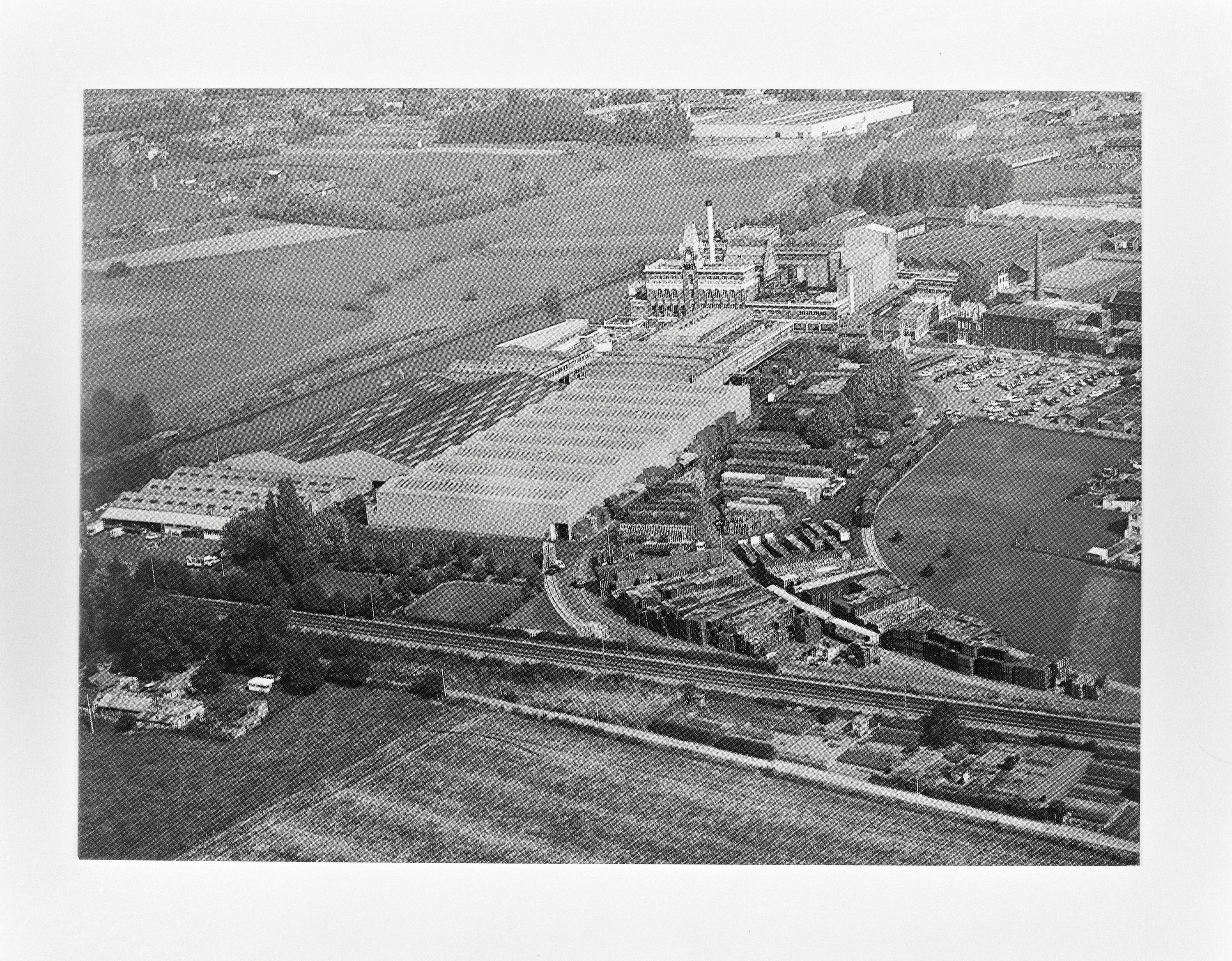 Vue aérienne de l'usine, vers 1965 (AP Mortier).