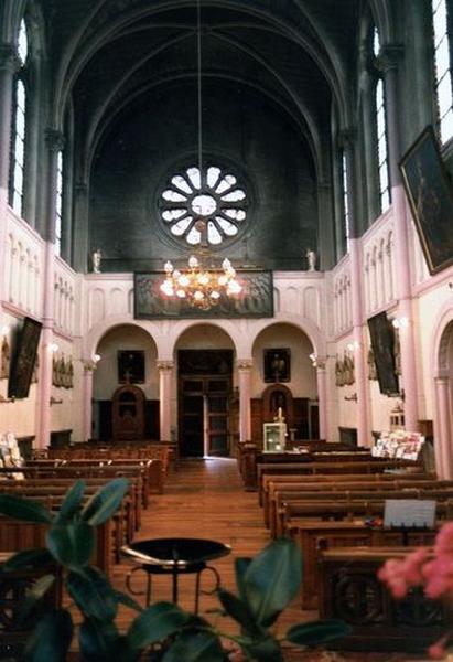 Chapelle, vue intérieure générale en regardant vers l'entrée prise depuis le sanctuaire.