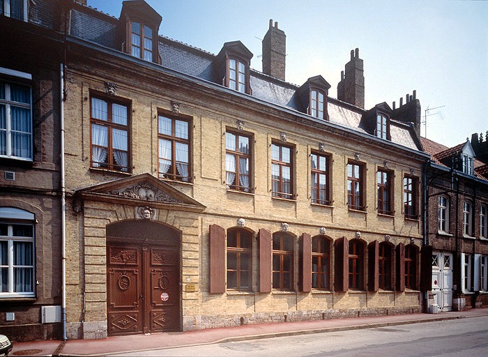 Façade sur rue.