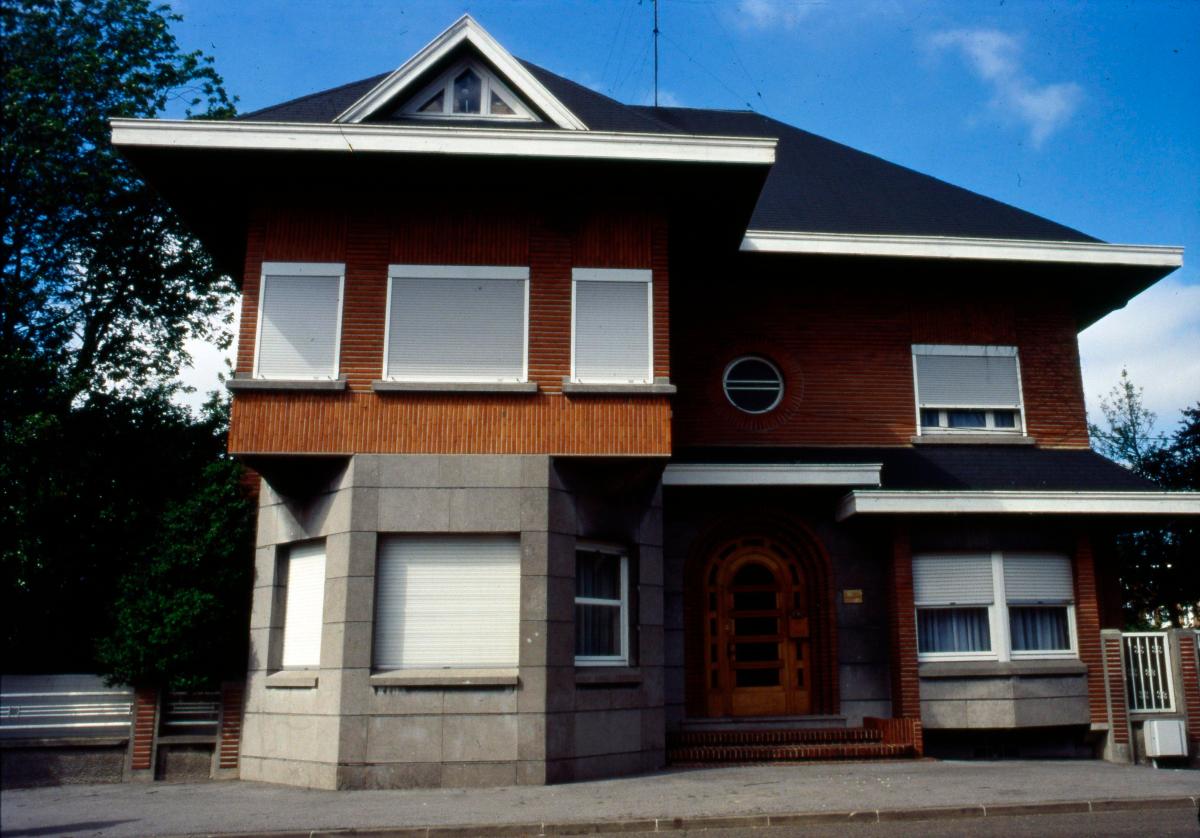 Maison sise au n°27 de la rue Jean-Cattelas, construite par Adolphe Danis en 1955-1959. 