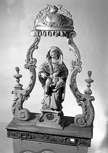 Groupe sculpté et dais de procession : L'Education de la Vierge