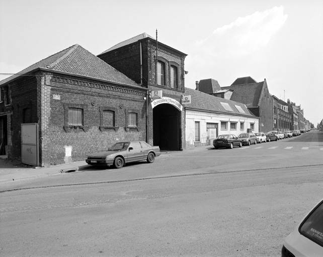 Vue générale sur rue.
