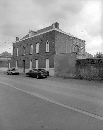 Logement patronal.