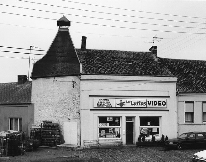 Atelier de fabrication, vue générale sur rue.