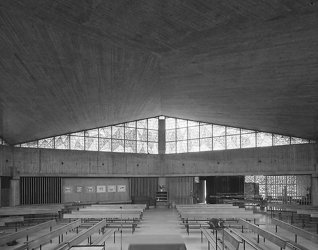 Vue intérieure en 1996, vers l'entrée.