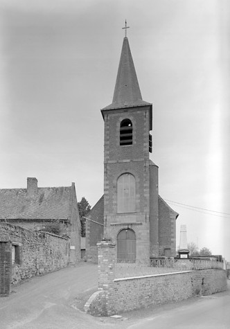 Vue générale de l'église depuis la rue de l'Eglise.