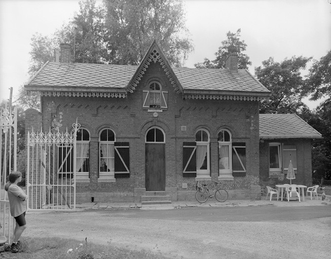 La maison du gardien à l'entrée du domaine.