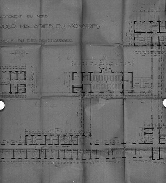 Projet de construction par l'architecte Deregnaucourt, bâtiment principal d'hospitalisation et ses annexes immédiates, plan de distribution du rez-de-chaussée, 1932 : détail de de la section proximale de l'aile ouest.