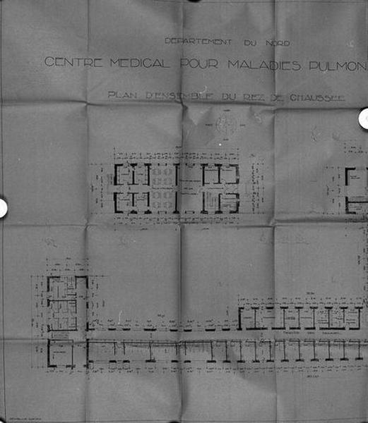 Projet de construction par l'architecte Deregnaucourt, bâtiment principal d'hospitalisation et ses annexes immédiates, plan de distribution du rez-de-chaussée, 1932 : détail de l'extrémité de l'aile ouest.