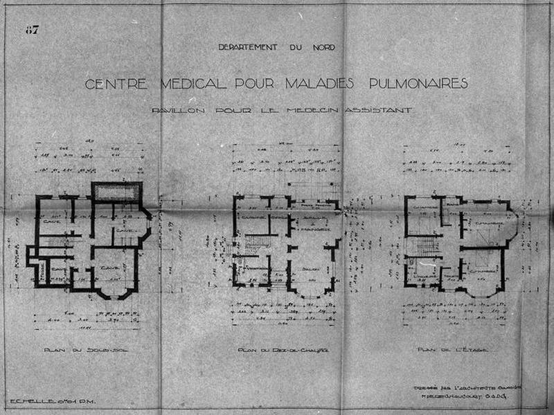 Projet de construction par l'architecte Deregnaucourt, bâtiment annexe isolé abritant le logement du médecin assistant, plan de distribution du sous-sol, du rez-de-chaussée et du 1er étage, 1932.