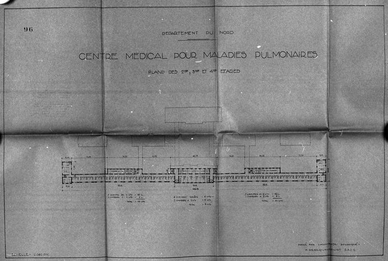 Projet de construction par l'architecte Deregnaucourt, bâtiment principal d'hospitalisation et ses annexes immédiates, plan de distribution des 2e, 3e et 4e étages, 1932.