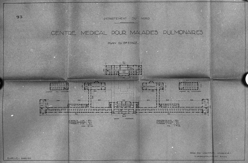 Projet de construction par l'architecte Deregnaucourt, bâtiment principal d'hospitalisation et ses annexes immédiates, plan de distribution du 1er étage, 1932.
