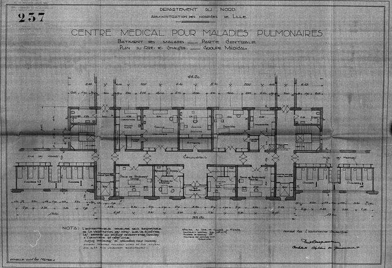 Projet de construction par l'architecte Deregnaucourt, bâtiment principal d'hospitalisation, partie centrale, plan du rez-de-chaussée abritant le centre de soin médical, 1932.
