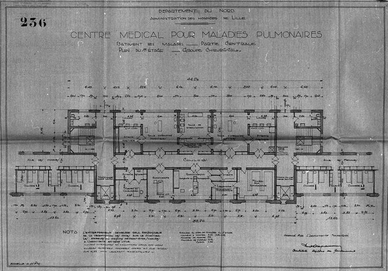 Projet de construction par l'architecte Deregnaucourt, bâtiment principal d'hospitalisation, partie centrale, plan du 1er étage abritant le centre de soin chirurgical, 1932.