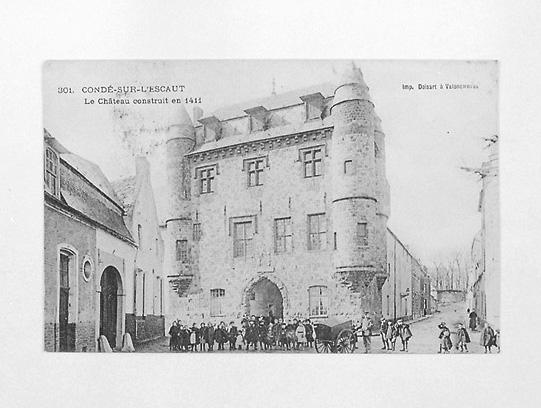 Château, vue générale avec l'enfilade de la rue de la Bibliothèque, carte postale, 1er quart 20e siècle (AD Nord).