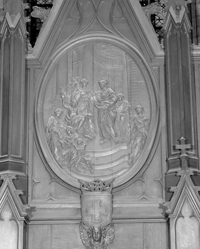 4 demi-reliefs : les Vierges sages et folles, la dédicace du Temple par Salomon, la Guérison d'un infirme à la porta Speciosa par saint Pierre et saint Jean et saint François et le miracle des roses à la Portioncule