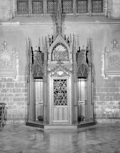 Vue générale d'un confessionnal (2ème collatéral de la nef, côté nord).