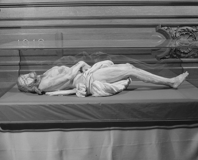 Statue : Le Christ mort