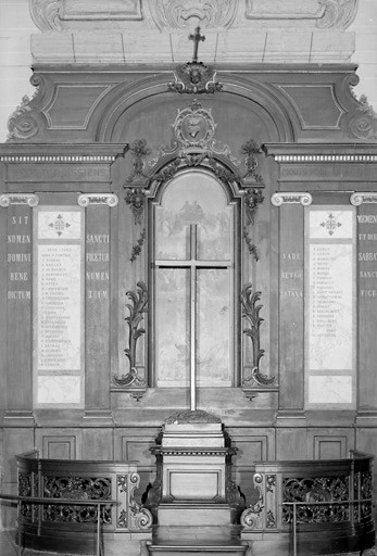 Vue générale de la clôture de chapelle.