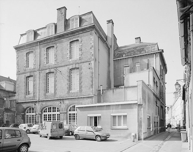 Façade arrière de l'ensemble : vue générale.