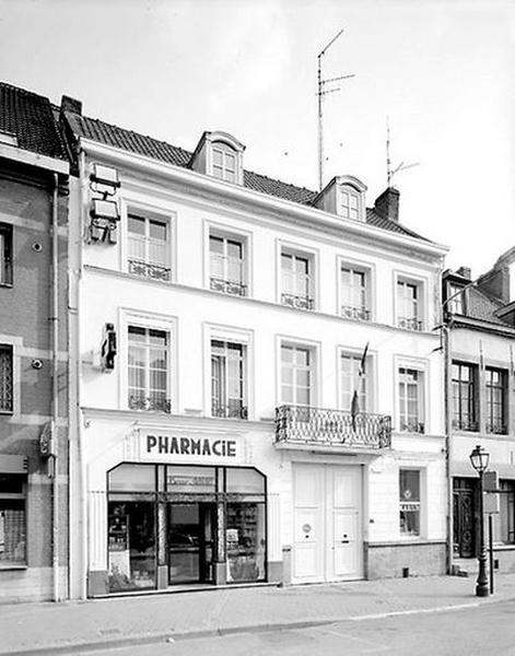 Auberge du Cerf, puis maison et pharmacie André