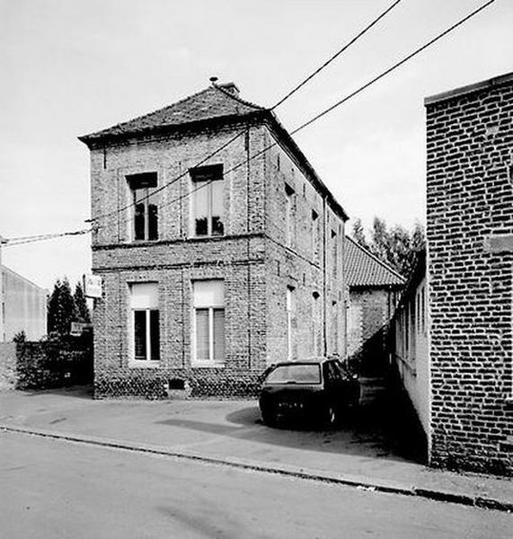 Salle d'asile, puis école maternelle, actuellement centre de formation et cyberbase