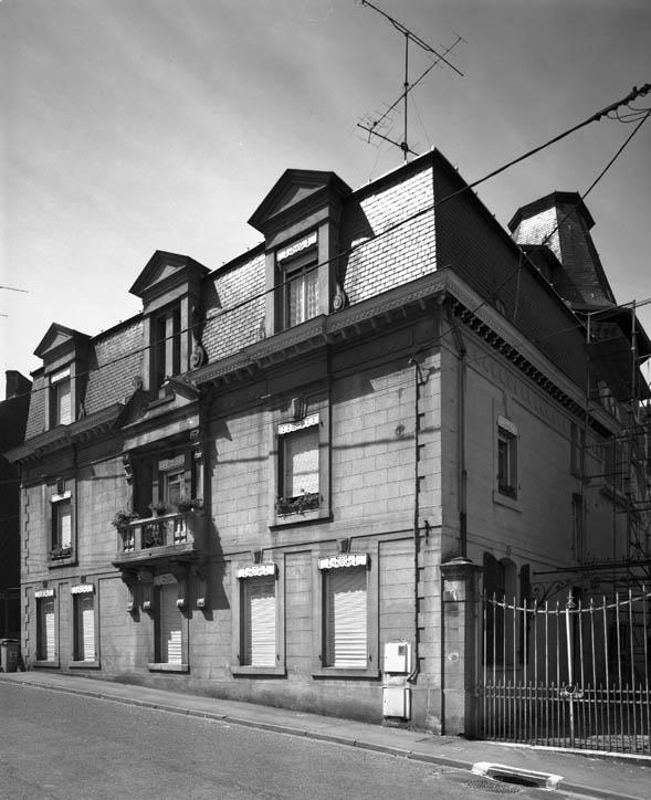 Couvent de frères de Notre-Dame du Mont-Carmel, puis école de filles, actuellement maison