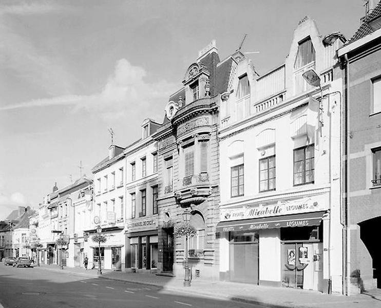 Rang sud-est, vue partielle : n° 3 à 27 (vue en 2001).