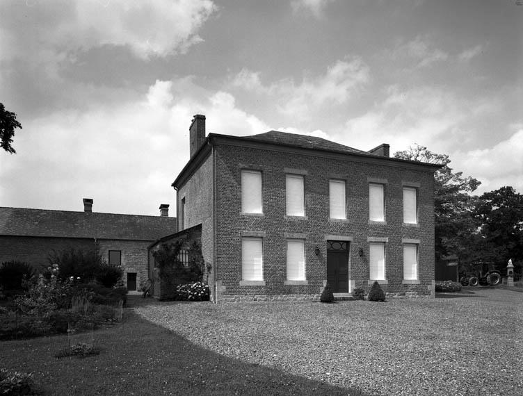 Vue du logis principal de la ferme.
